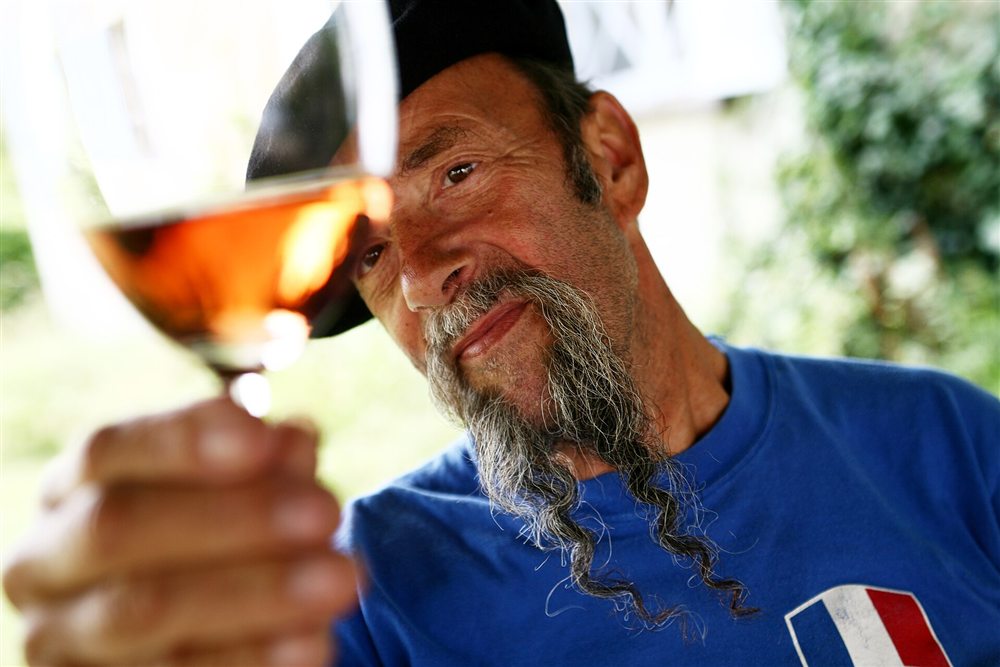 Ilja Gort, holandský vinár, ktorý si poistil nos a čuch