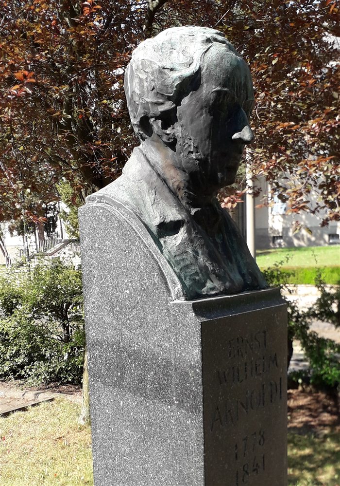 Bronzová busta Ernsta Wilhelma Arnoldiho v múzeu