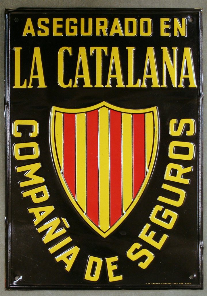 Emailový štít barcelonskej poisťovne La Catalana s nápisom Asegurado en La Catalana